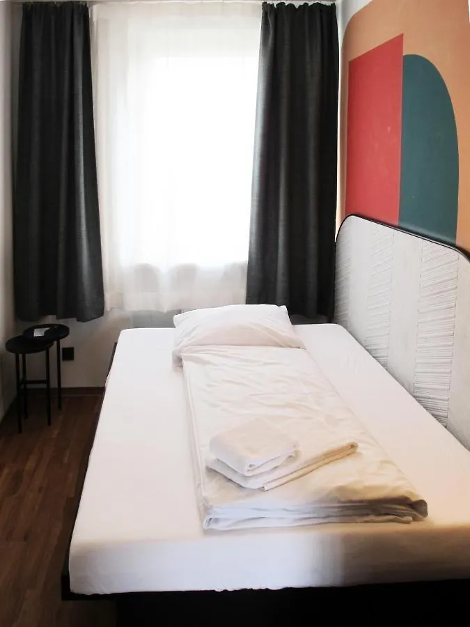 ***  The Dot | 24/7 Checkin Hotel Munique Alemanha